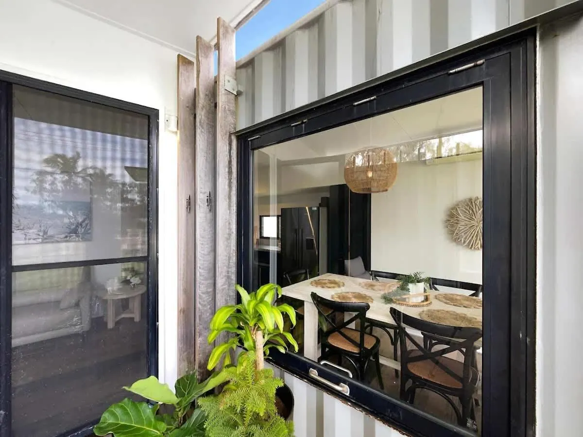 Funky Beachfront House Opposite Kawana Surf Club Buddina