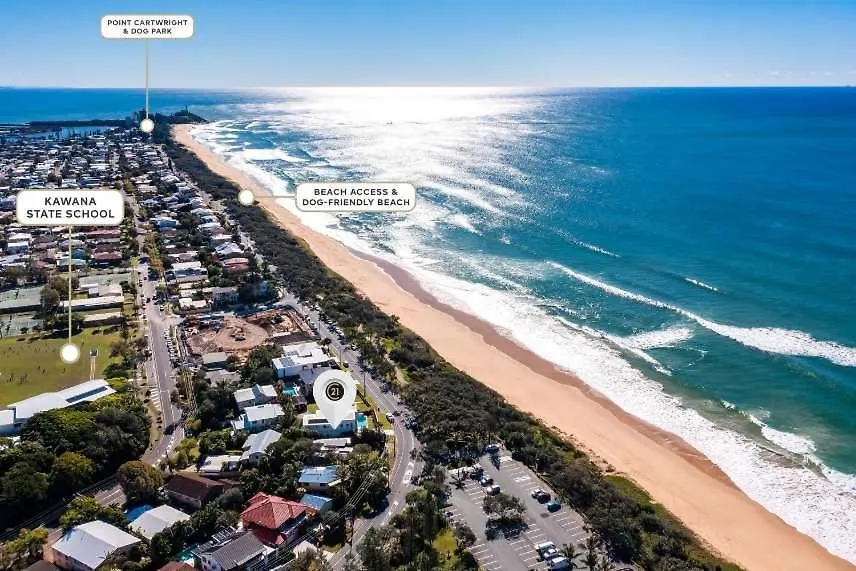 Holiday home Funky Beachfront House Opposite Kawana Surf Club