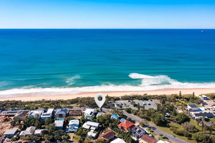 Funky Beachfront House Opposite Kawana Surf Club Holiday home
