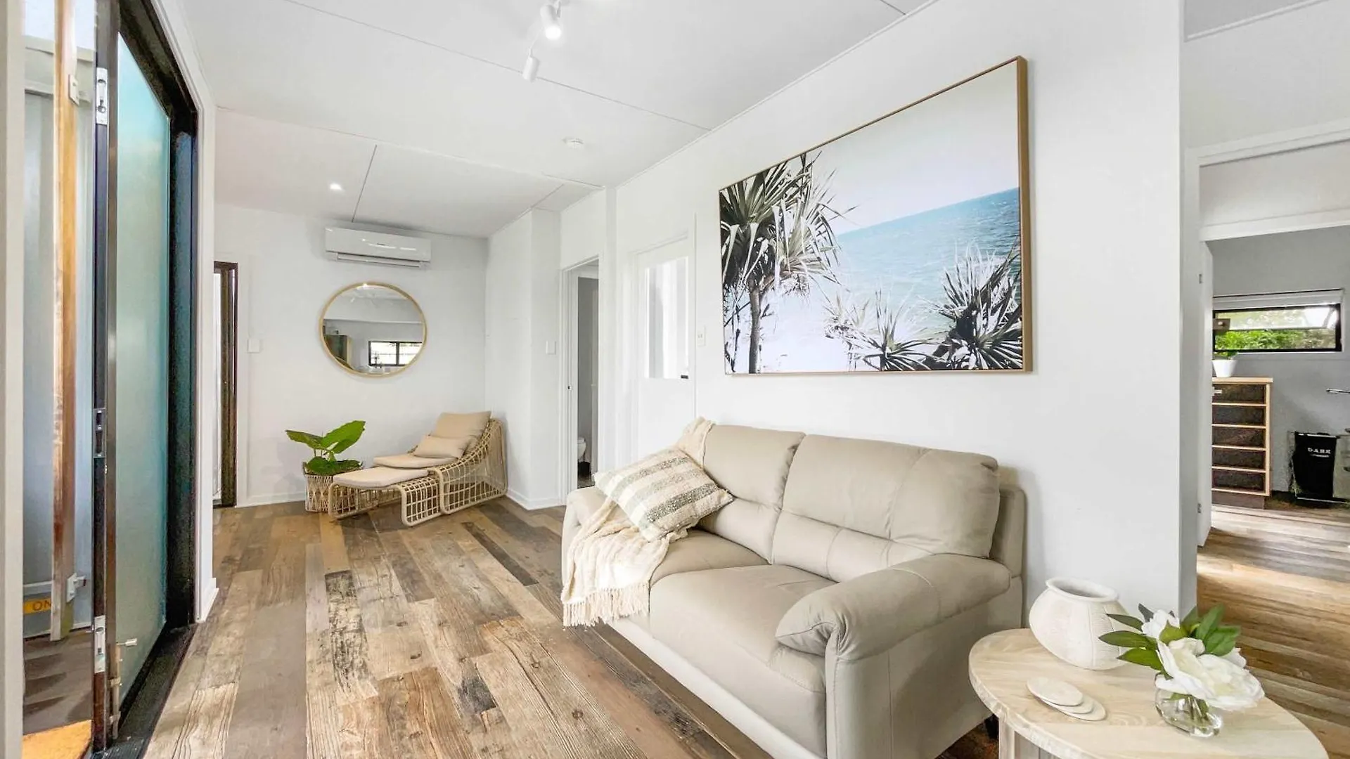 Funky Beachfront House Opposite Kawana Surf Club 0*, Buddina Australia