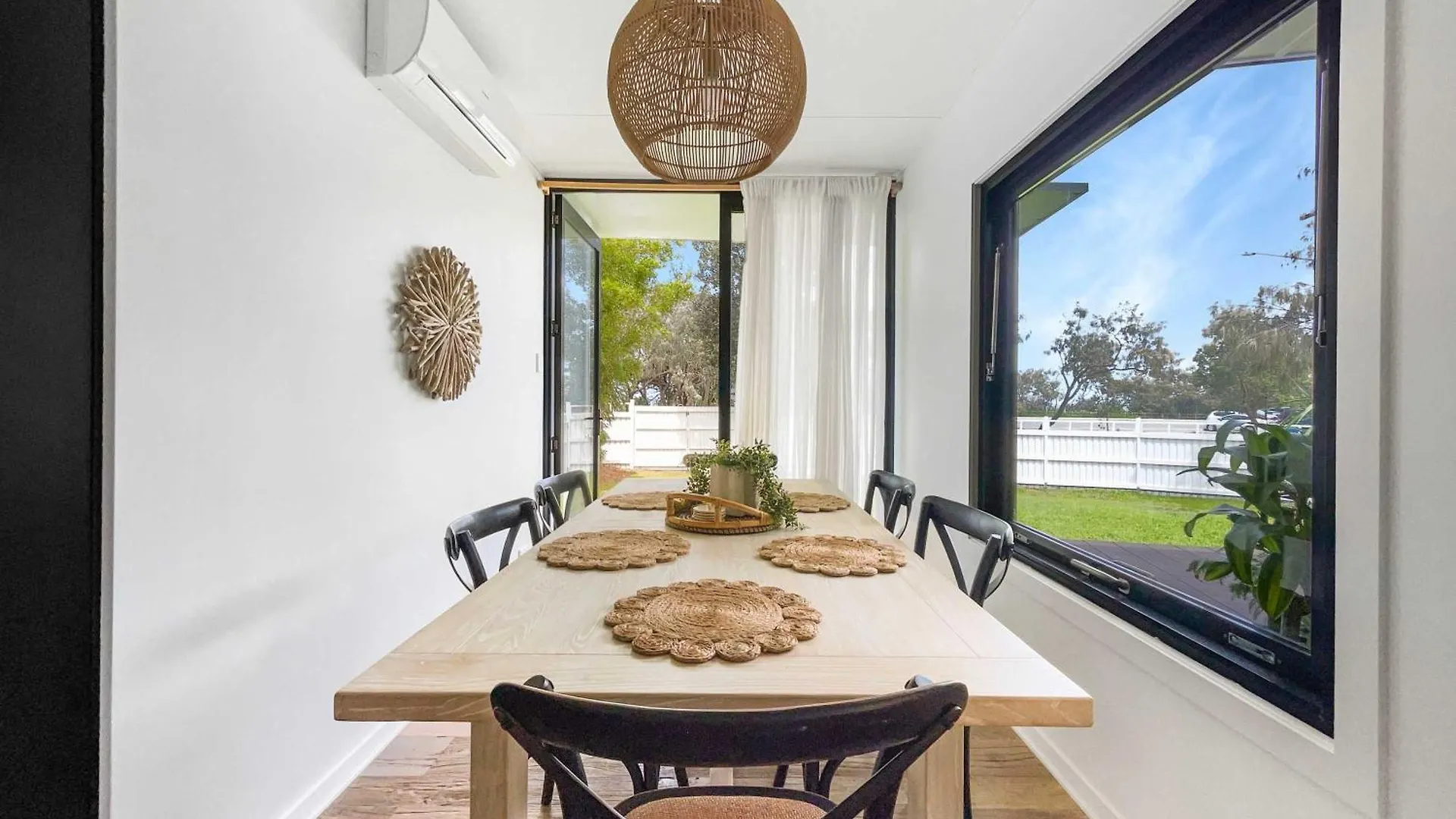 Funky Beachfront House Opposite Kawana Surf Club